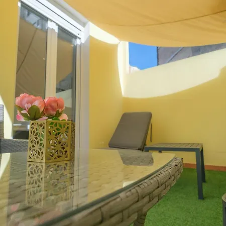Gorgeous With A Large Private Terrace 아파트호텔