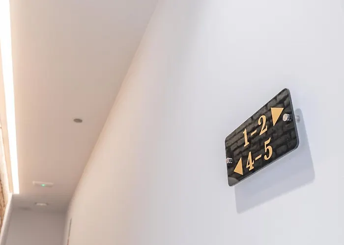 Hotel apartamentowy Gorgeous With A Large Private Terrace
