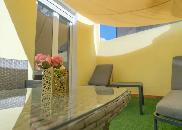 Gorgeous With A Large Private Terrace Hotel apartamentowy